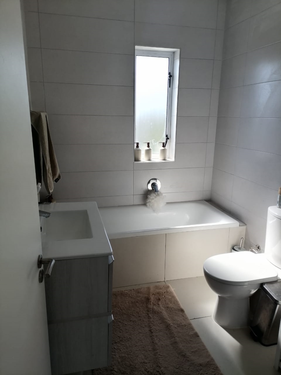 2 Bedroom Property for Sale in Somerset Lakes Western Cape